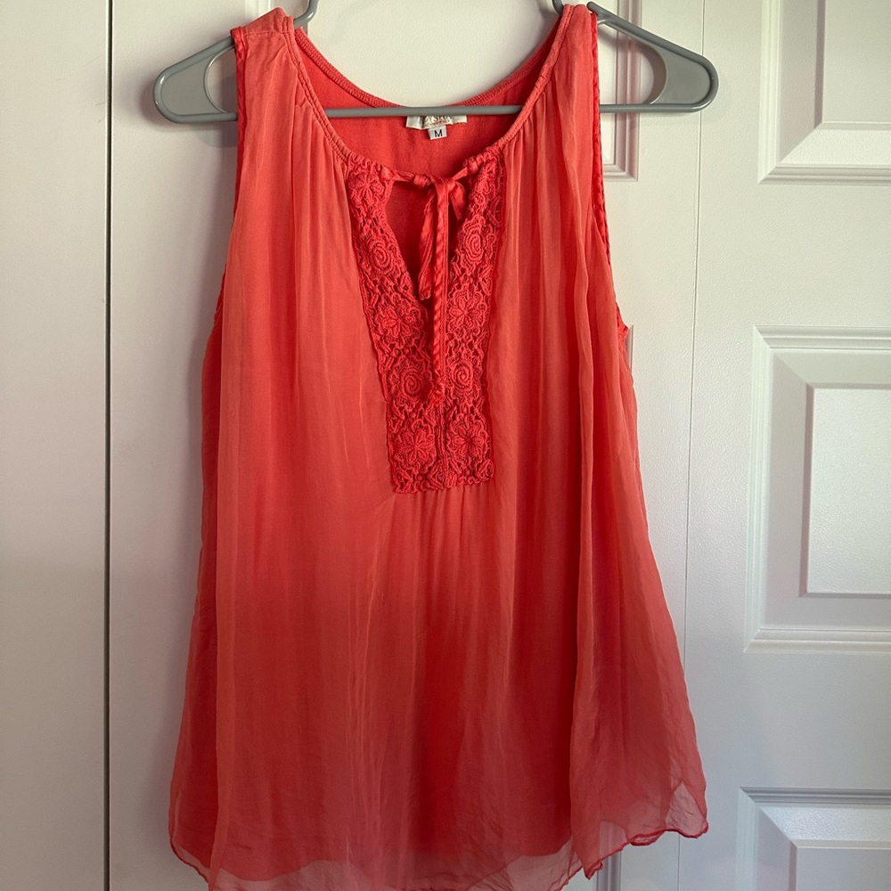 Chic Sleeveless Coral Blouse with Lace Detail